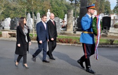 31 October 2012 National Assembly Speaker lays a wreath at the tomb of Radomir Putnik (photo TANJUG)